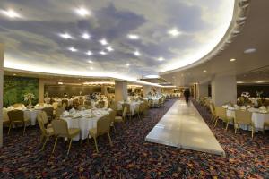 A restaurant or other place to eat at Eresin Hotels Topkapı