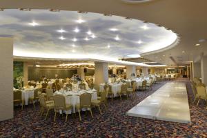 A restaurant or other place to eat at Eresin Hotels Topkapı