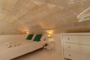 A bed or beds in a room at Casa di Ninni Mono