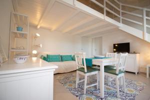 A television and/or entertainment centre at Casa di Ninni Mono