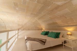 A bed or beds in a room at Casa di Ninni Mono