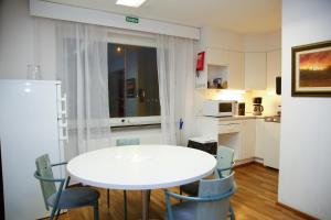 Kuchyň nebo kuchyňský kout v ubytování Motel Tornio + 26 fotografií