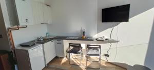Een keuken of kitchenette bij Apartman Studio LASTIN PUT Divčibare