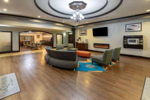 Lobby o reception area sa La Quinta by Wyndham Fort Worth - Lake Worth