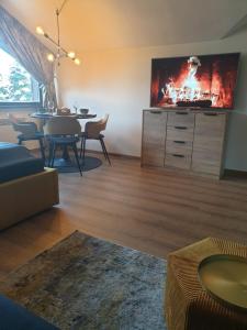 A television and/or entertainment centre at Borovets Forest view (A56)