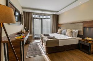 Postel nebo postele na pokoji v ubytování Misal Hotel Trabzon