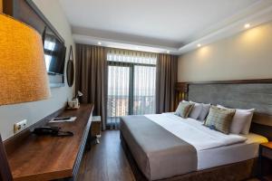Postel nebo postele na pokoji v ubytování Misal Hotel Trabzon