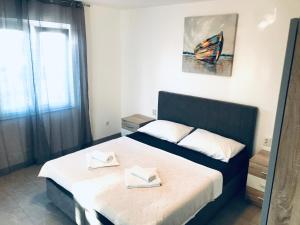 Posteľ alebo postele v izbe v ubytovaní Apartments Lopac Jadranovo