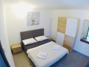 Posteľ alebo postele v izbe v ubytovaní Apartments Lopac Jadranovo