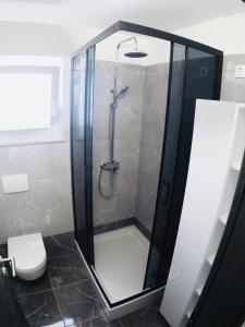 Kúpeľňa v ubytovaní Apartments Lopac Jadranovo
