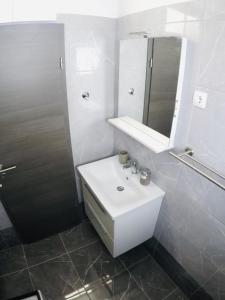 Kúpeľňa v ubytovaní Apartments Lopac Jadranovo
