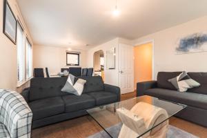 Gallery image of BEST PRICE! - HUGE 3 Bed 2 Bath City Centre Top Floor Apartment, Up to 10 guests - FREE SECURE PARKING - SMART TV - SINGLES OR KING SIZE BEDS in Southampton