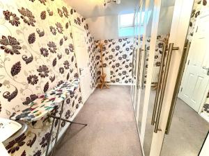 a bathroom with a walk in shower and a sink at Lakeside Stylish 3 Bedroom House in Grays Thurrock