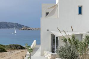 a white house with a view of the water at Teal Blue in Koufonisia