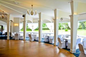 a banquet hall with white tables and chairs at Tinto Hotel in Symington
