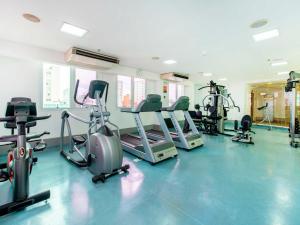 a gym with treadmills and exercise equipment in a room at Hotel Cassino Tower Campinas Cambuí By Nacional Inn in Campinas