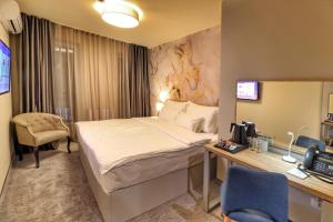 Postel nebo postele na pokoji v ubytování Hotel Skadarlija NB