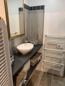 Kúpeľňa v ubytovaní la villa des six ifs- L'olivier