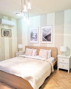 Tempat tidur dalam kamar di Bellevue Apartment with AC & heating & terrace