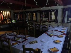 Un restaurante o sitio para comer en Villa Harmony