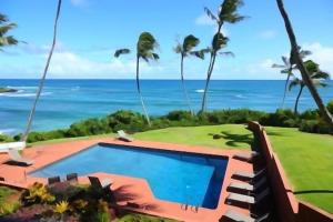 Bazén v ubytování Luxury 2-Story Oceanfront Condo w/ Views & Pool nebo v jeho okolí