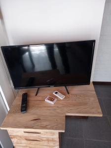 a flat screen tv sitting on top of a wooden table at La cabaña 5y15 in Playa Hermosa