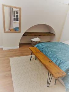 Un pat sau paturi într-o cameră la Loft in Bungay