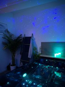 a hot tub in a room with a night sky at Bohème Spa Appartement privatif avec jacuzzi in Orléans