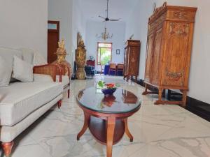 A seating area at Griya Asih
