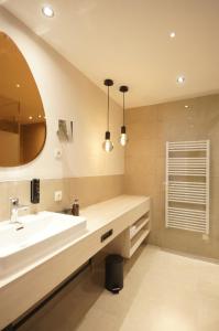 Łazienka w obiekcie Hotel die Arlbergerin -New- all-in super flex rate