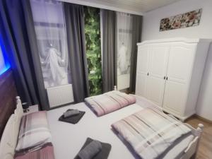 Säng eller sängar i ett rum på Ferienwohnung Rotheneder- Rupp