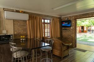 a kitchen with a table and chairs and a television at De Hollandsche Molen in Hou Moed