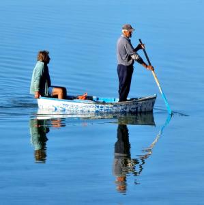 a man and a woman in a boat on the water at Hotel Miramar in Arrecife