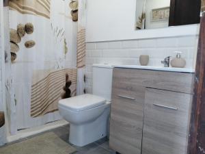 A bathroom at Amazing View Holiday Home near of the sea Még 34 kép