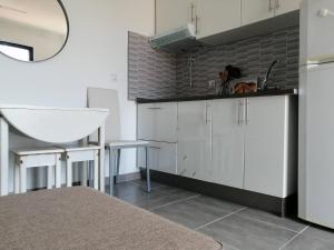 A kitchen or kitchenette at Amazing View Holiday Home near of the sea