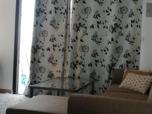 A seating area at Amazing View Holiday Home near of the sea
