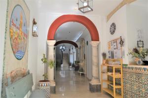 a hallway with an archway in a building at Hotel Marisa in Córdoba