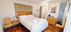 En eller flere senger på et rom på B - Simply Rooms