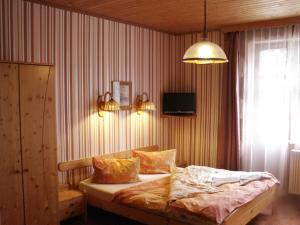 Posteľ alebo postele v izbe v ubytovaní Hotel Lesní dům