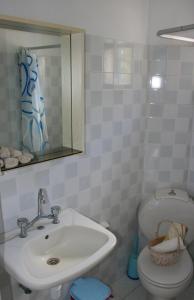 George Apartments tesisinde bir banyo