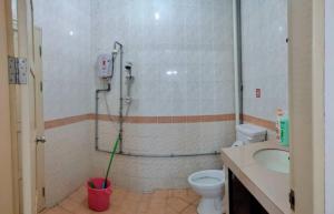 Bilik mandi di NH Homestay Sibu