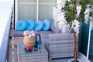 A seating area at Apartamento Séptimo cielo primera línea de mar