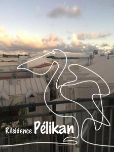 una imagen de un edificio con las palabras resiliencia pelikan en RETE ZEN GUESTHOUSE, en Pointe-à-Pitre