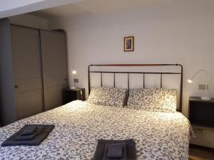 a bedroom with a large bed with two pillows at Apartment Le Logge in Sestriere