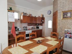 Kuchyňa alebo kuchynka v ubytovaní Budapest Wigwam 140 m2