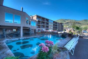 a swimming pool with a bench next to a building at Grandview Lake Chelan- Waterfront View, Pool, Hot tub, Golf, 1 Min To Downtown in Chelan