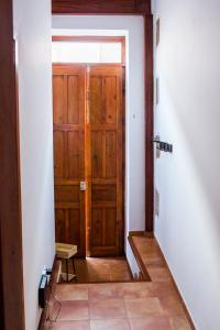 a hallway with a wooden door in a room at Casa Rural Encarna in Vega de San Mateo
