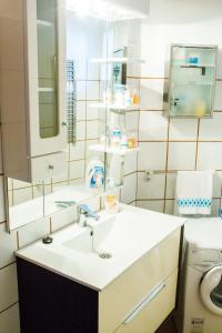 a bathroom with a sink and a mirror at Casa Rural Encarna in Vega de San Mateo