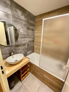 Un baño de Charmant studio cocooning, idéalement situé