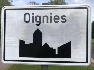 a street sign with the words oliviates at Forest Lodge in Petit Mesnil